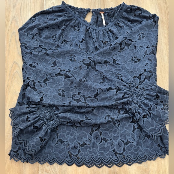 Elegant Navy Blue Lace Long sleeve Free people Top in size small - Picture 7 of 12